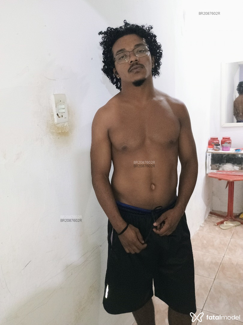 Acompanhante homem morena (o) de olhos castanhos em Virtual - Gusta