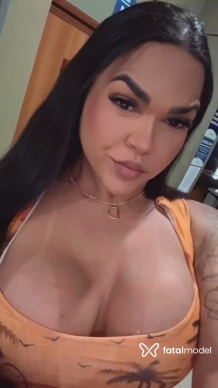 Acompanhante mulher trans com cabelo castanho de olhos castanhos - Danielly