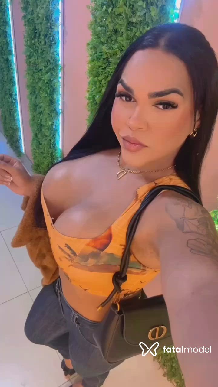 Acompanhante mulher trans com cabelo castanho de olhos castanhos - Danielly