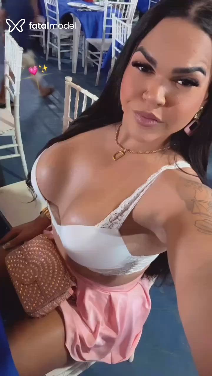 Acompanhante mulher trans com cabelo castanho de olhos castanhos - Danielly