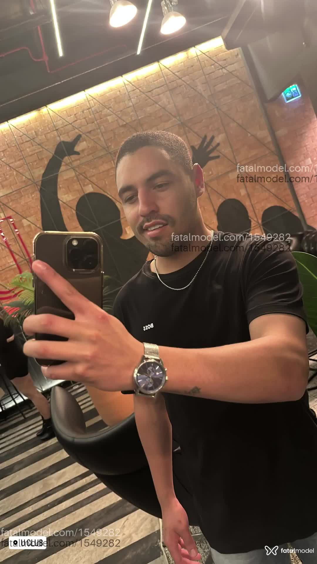 Acompanhante homem com cabelo castanho de olhos castanhos em Novo Hamburgo Acompanhante homem com cabelo castanho de olhos castanhos em Novo Hamburgo - Rafael