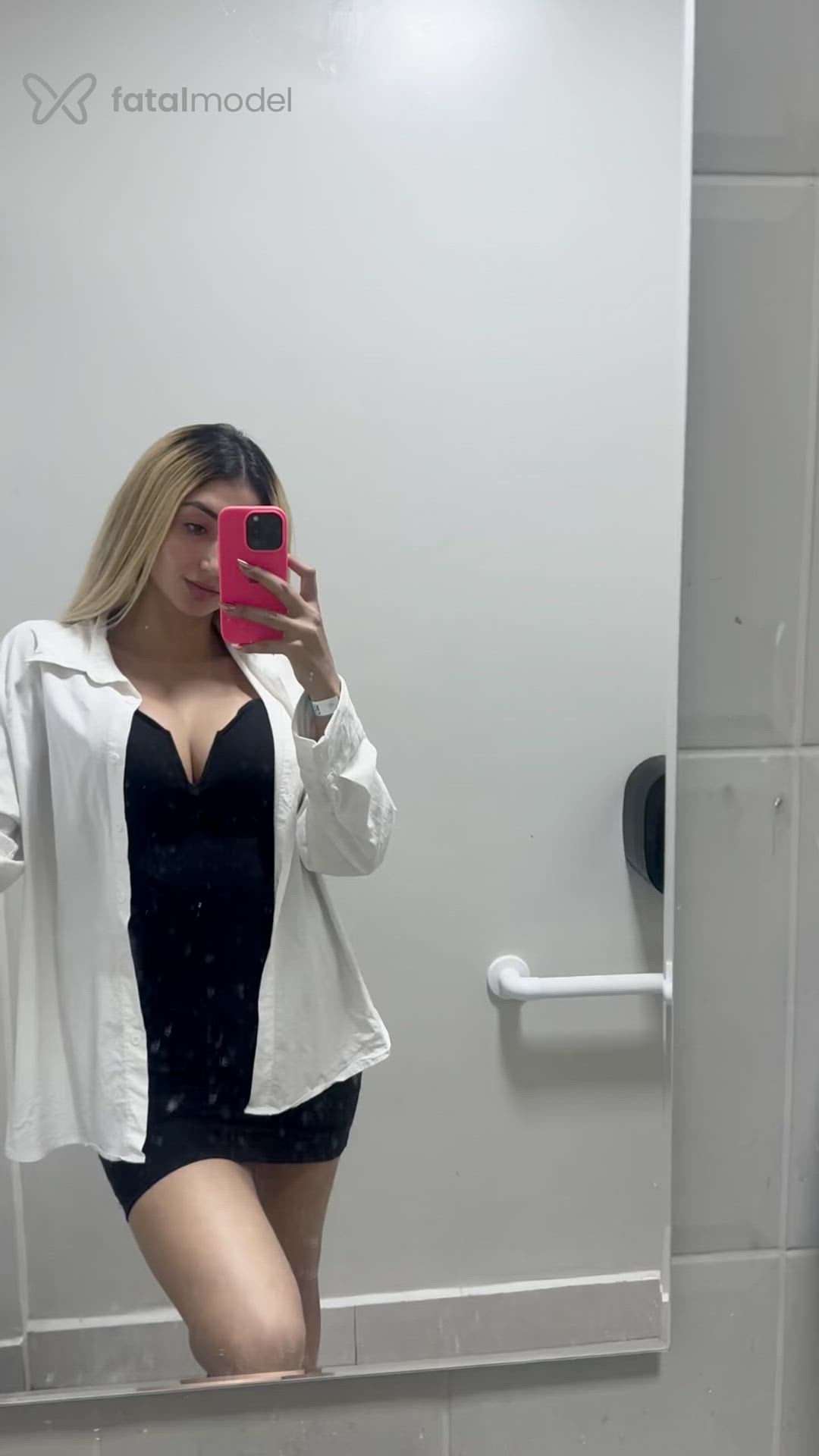 Acompanhante mulher loira (o) de olhos verdes - Zayra LeBull