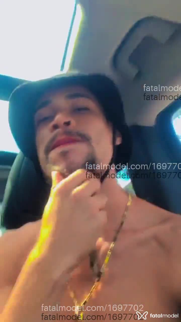 Acompanhante homem com cabelo castanho de olhos verdes em Juiz de Fora - ÍCARO SOUZA