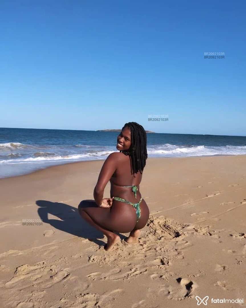 Acompanhante mulher com cabelo castanho de olhos castanhos em Cariacica - Salvatory