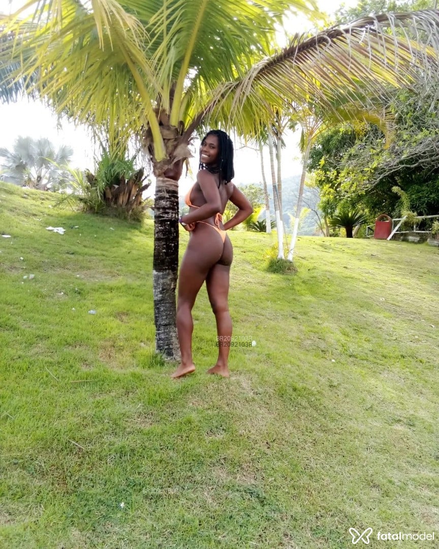 Acompanhante mulher com cabelo castanho de olhos castanhos em Cariacica - Salvatory