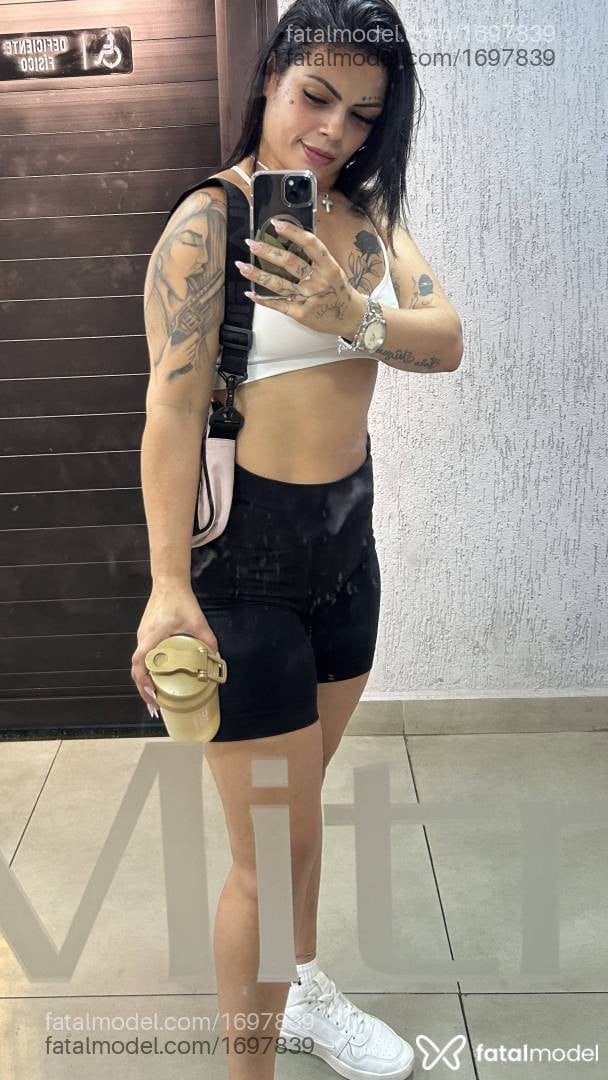 Acompanhante mulher com cabelo castanho de olhos castanhos - Tatah Acompanhante mulher com cabelo castanho de olhos castanhos - Tatah
