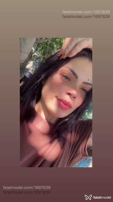 Acompanhante mulher com cabelo castanho de olhos castanhos em Angra dos Reis - Tatah
