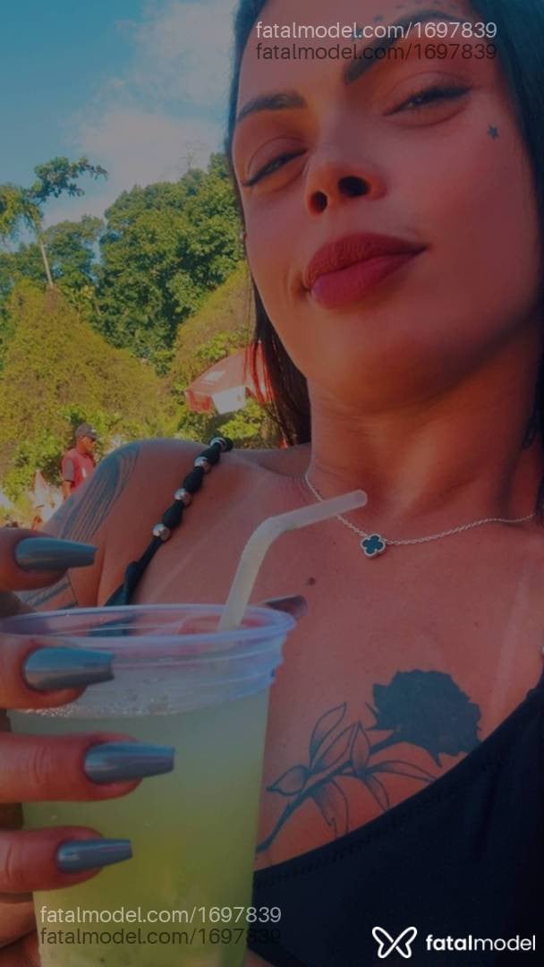 Acompanhante mulher com cabelo castanho de olhos castanhos em São Pedro da Aldeia - Tatah