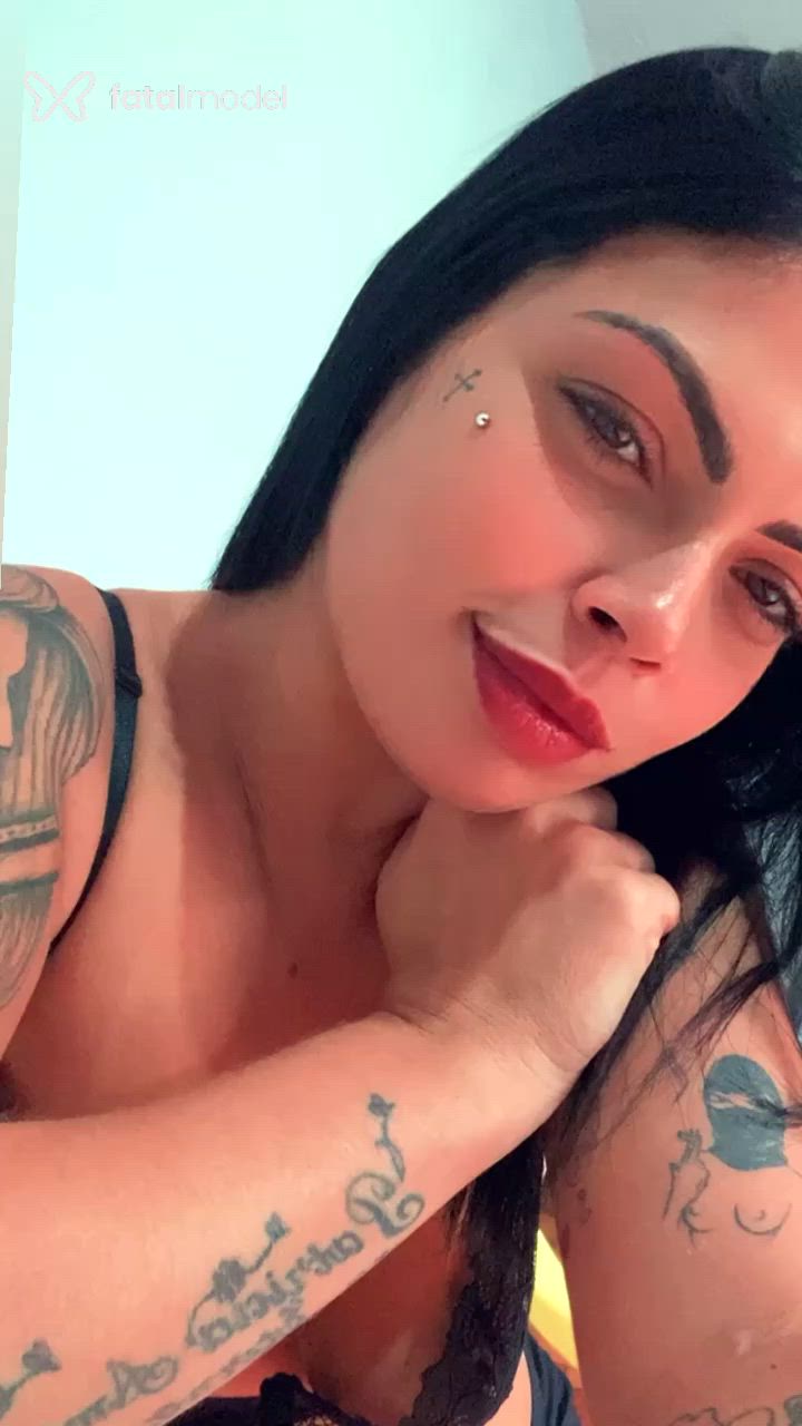 Acompanhante mulher com cabelo castanho de olhos castanhos em Saquarema Acompanhante mulher com cabelo castanho de olhos castanhos em Saquarema - Tatah