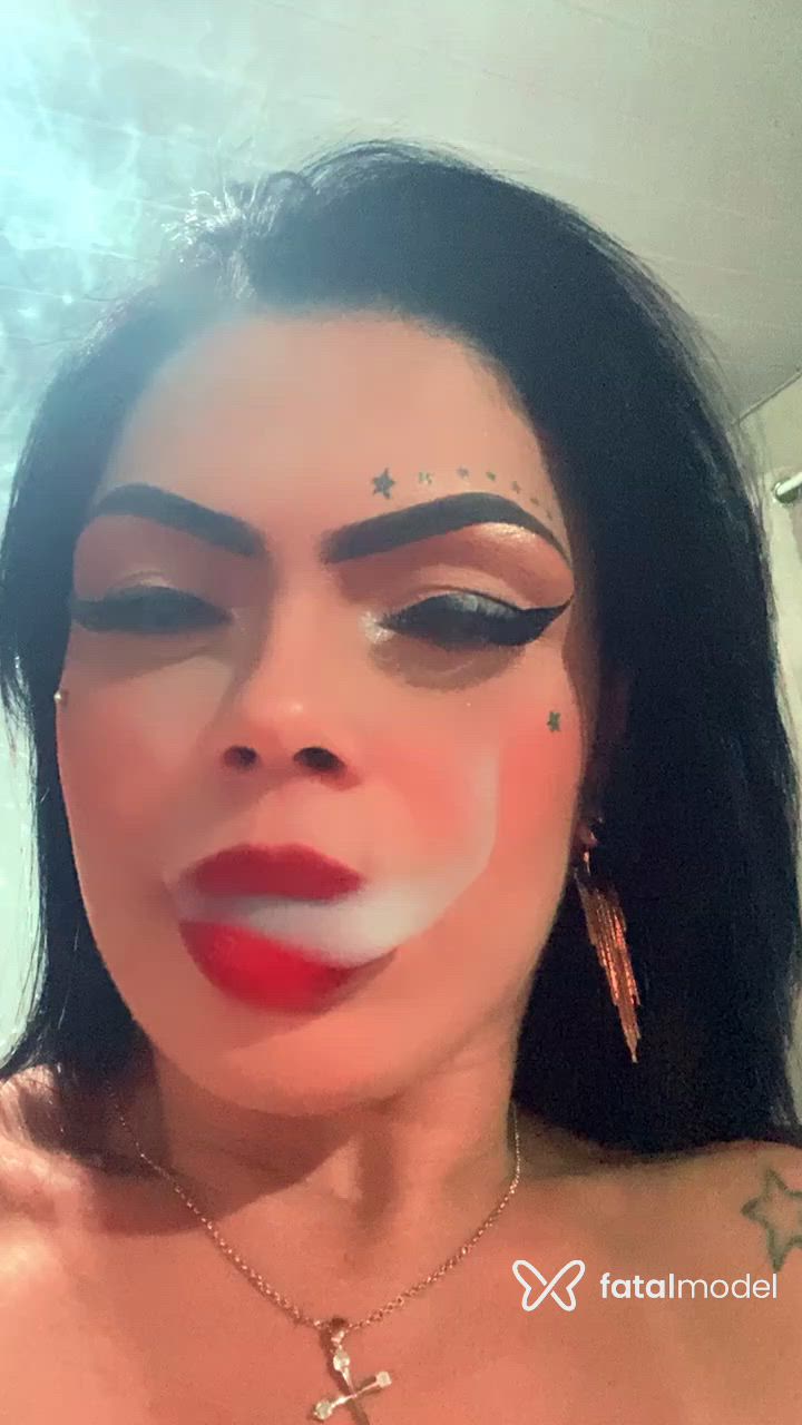 Acompanhante mulher com cabelo castanho de olhos castanhos - Tatah Acompanhante mulher com cabelo castanho de olhos castanhos - Tatah