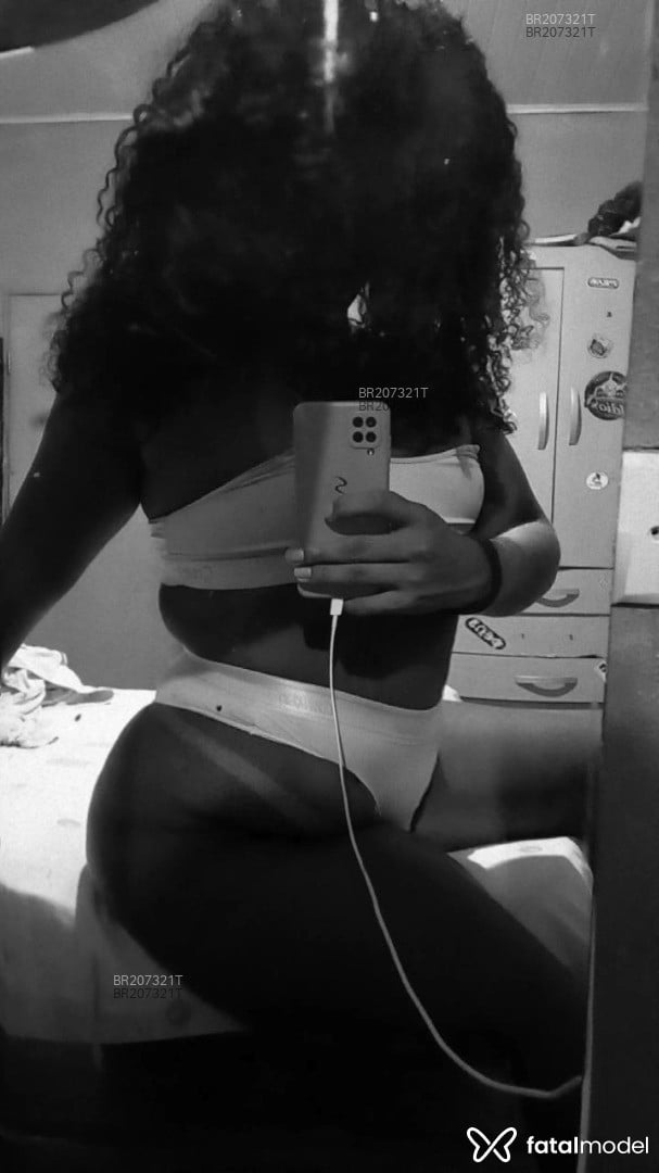 Acompanhante mulher trans morena (o) de olhos castanhos em Virtual - Morena