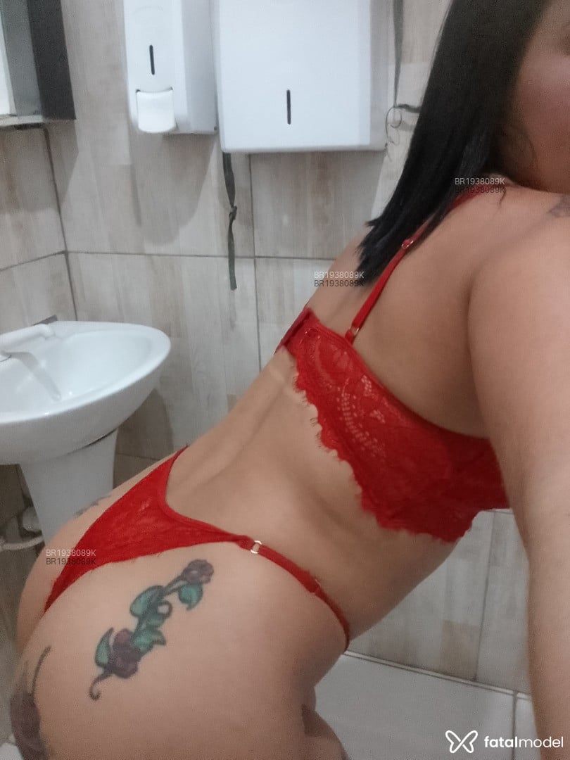 Acompanhante mulher com cabelo castanho de olhos mel em Brasília Acompanhante mulher com cabelo castanho de olhos mel em Brasília - Mirela