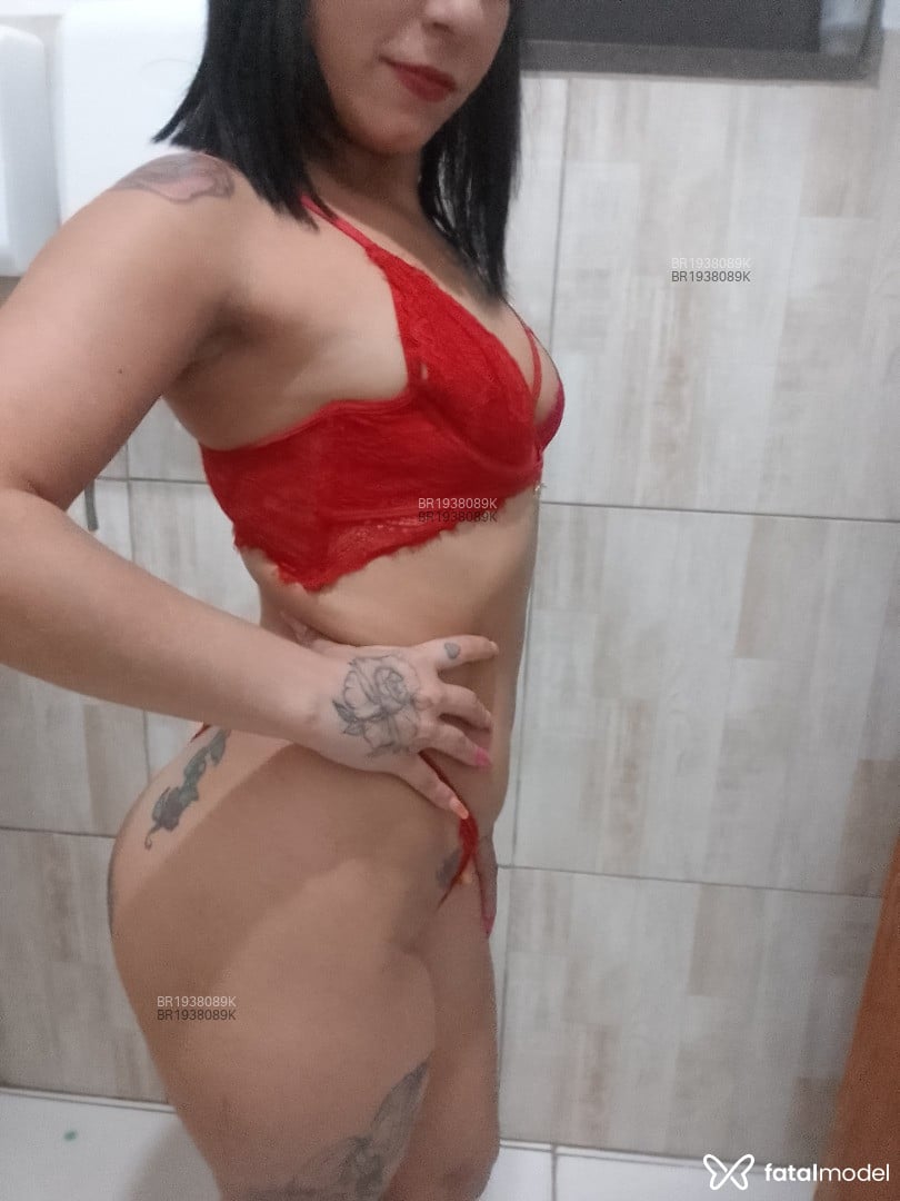 Acompanhante mulher com cabelo castanho de olhos mel em Brasília Acompanhante mulher com cabelo castanho de olhos mel em Brasília - Mirela
