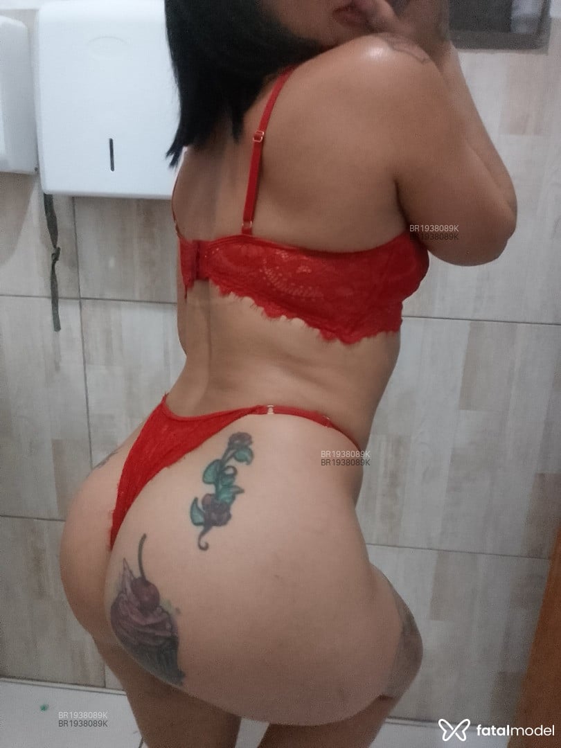 Acompanhante mulher com cabelo castanho de olhos mel em Brasília Acompanhante mulher com cabelo castanho de olhos mel em Brasília - Mirela