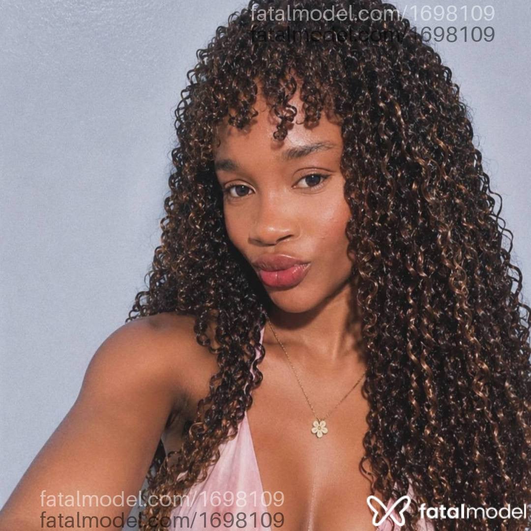 Acompanhante mulher com cabelo castanho de olhos pretos - Yeniffer