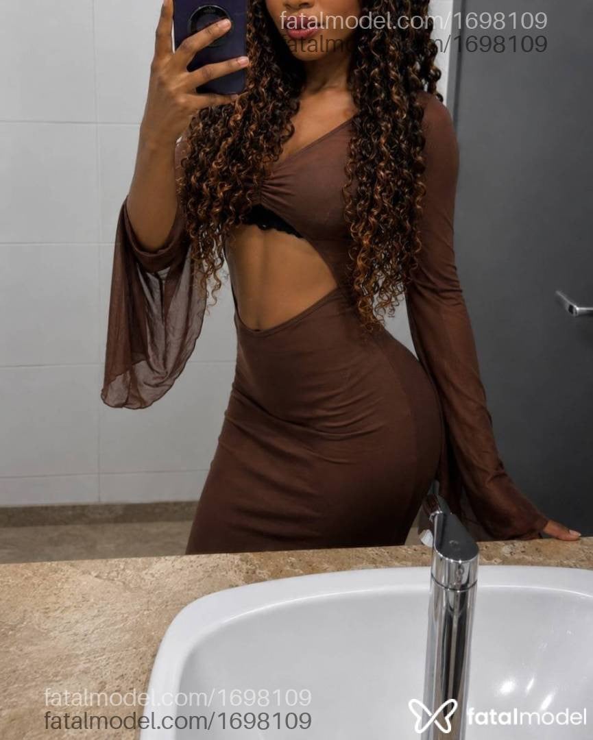Acompanhante mulher com cabelo castanho de olhos pretos - Yeniffer