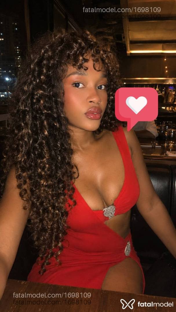 Acompanhante mulher com cabelo castanho de olhos pretos em Santa Rosa - Yeniffer
