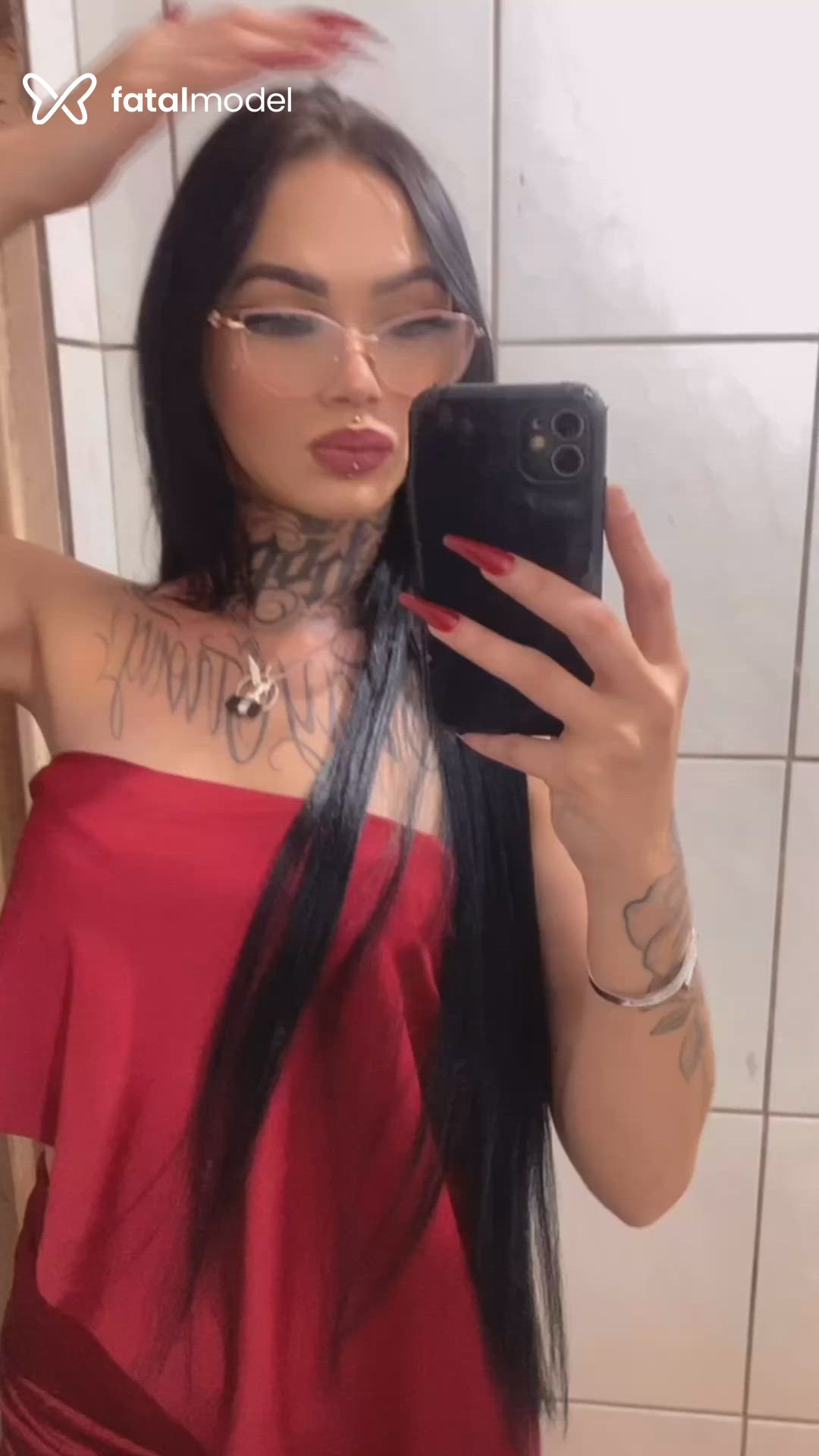Acompanhante mulher trans morena (o) de olhos castanhos - Mirella Medina
