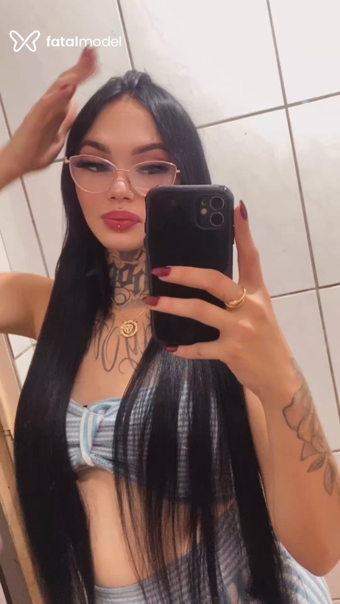 Acompanhante mulher trans morena (o) de olhos castanhos - Mirella Medina