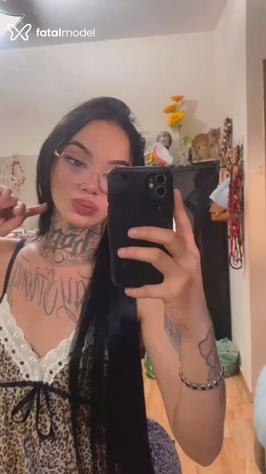 Acompanhante mulher trans morena (o) de olhos castanhos - Mirella Medina