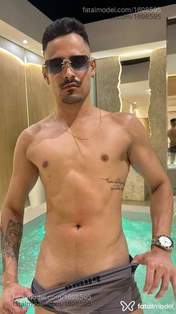 Acompanhante homem morena (o) de olhos castanhos - Guilherme