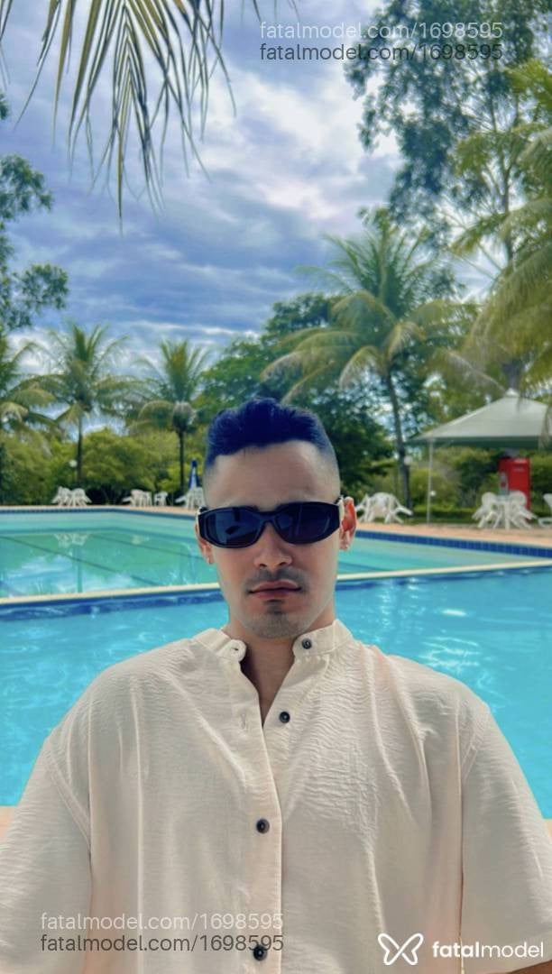 Acompanhante homem morena (o) de olhos castanhos - Guilherme