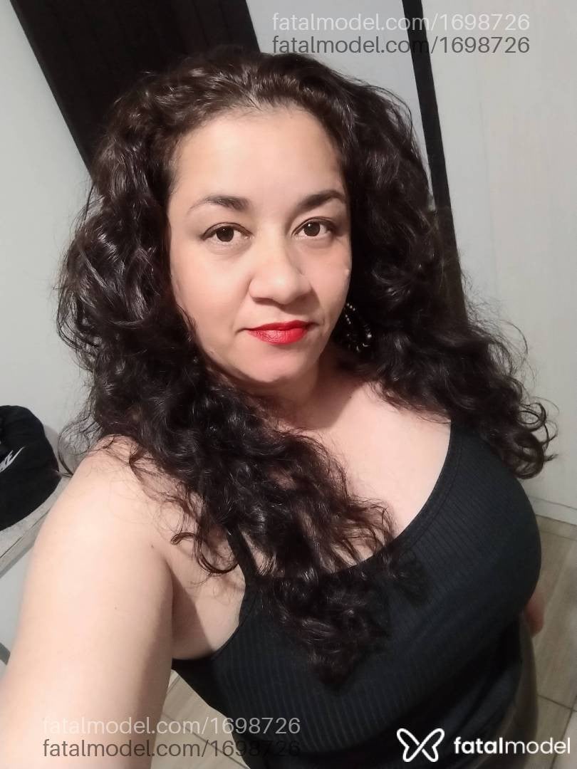 Acompanhante mulher com cabelo castanho de olhos castanhos - Paty