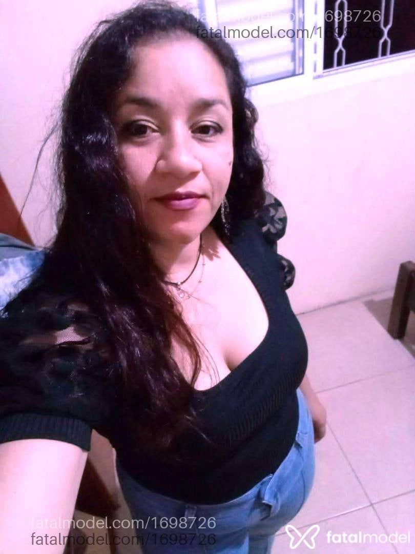 Acompanhante mulher com cabelo castanho de olhos castanhos - Paty