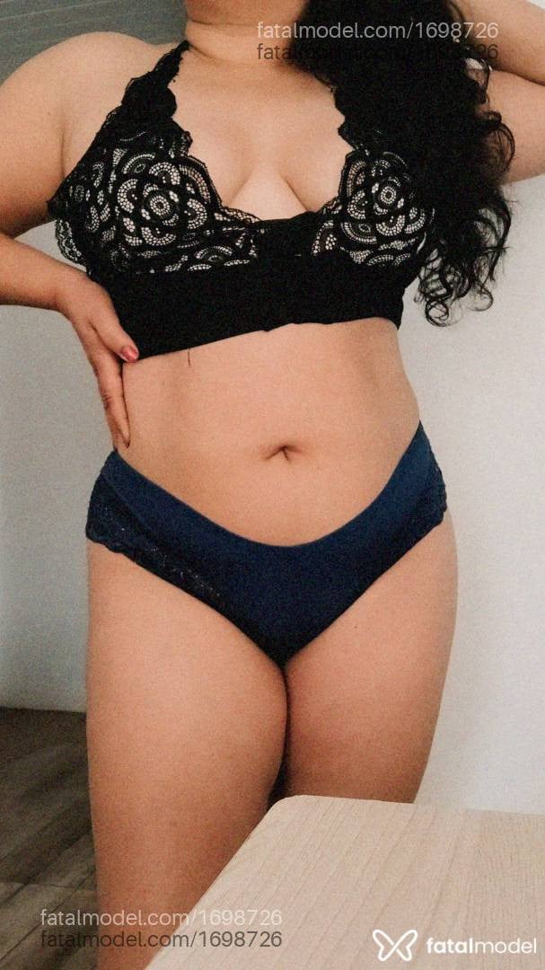 Acompanhante mulher com cabelo castanho de olhos castanhos - Paty