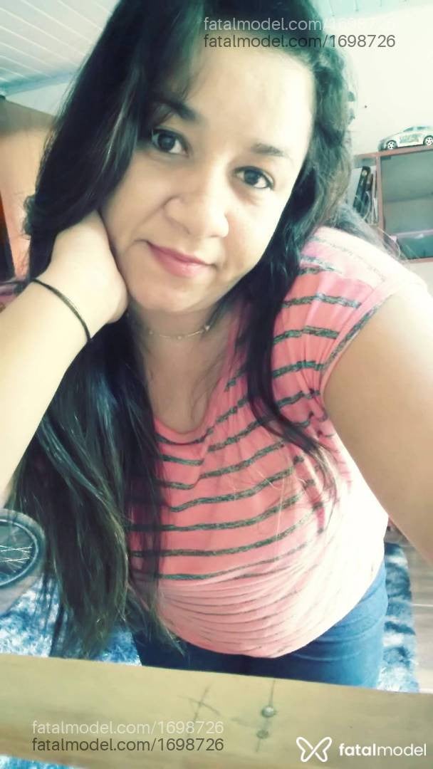 Acompanhante mulher com cabelo castanho de olhos castanhos - Paty