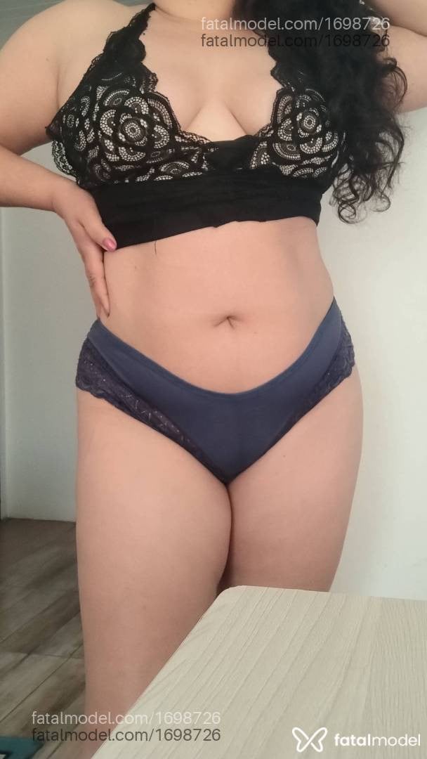 Acompanhante mulher com cabelo castanho de olhos castanhos - Paty