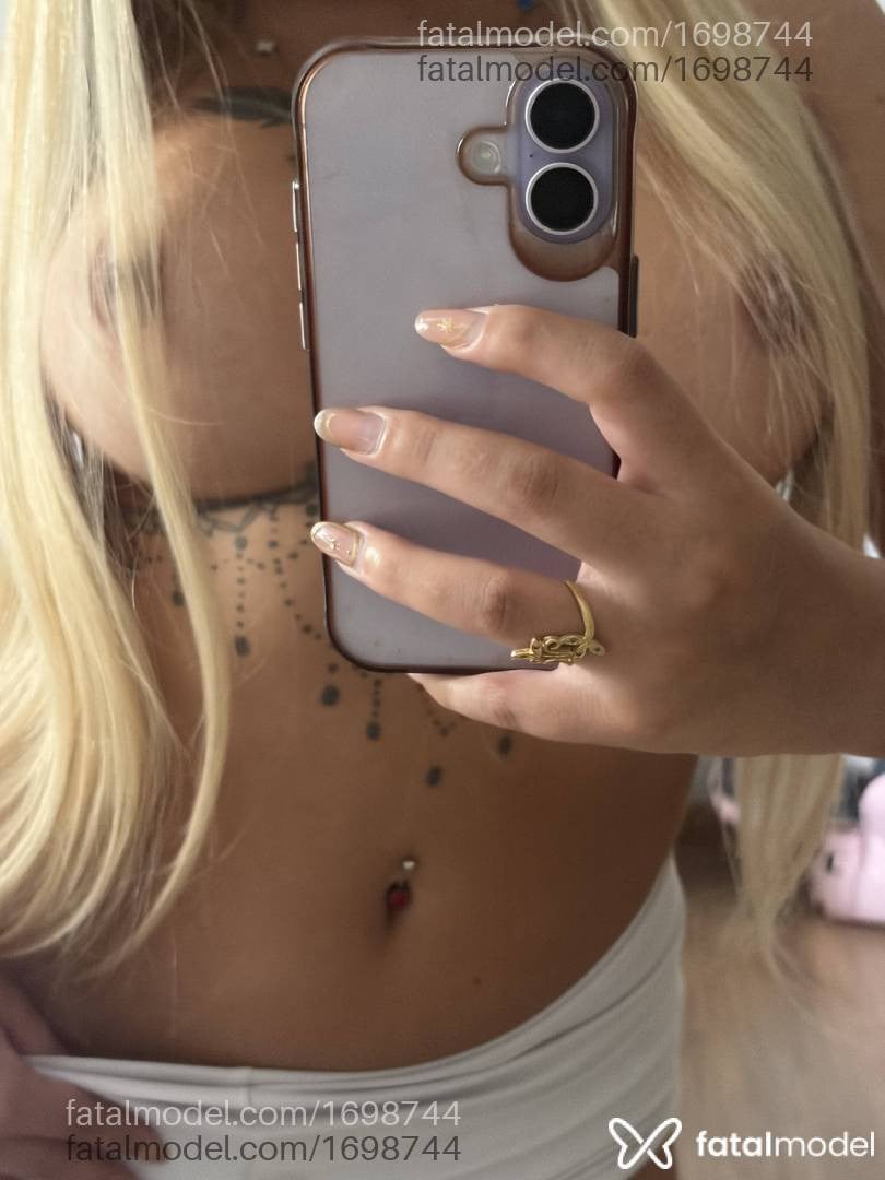 Acompanhante mulher loira (o) de olhos castanhos - Jade Pimentel