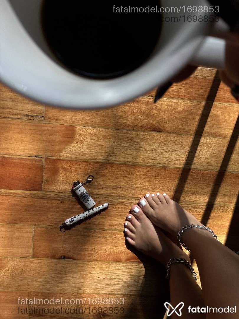 Acompanhante mulher com cabelo castanho de olhos castanhos em Itapema - Aura Flores