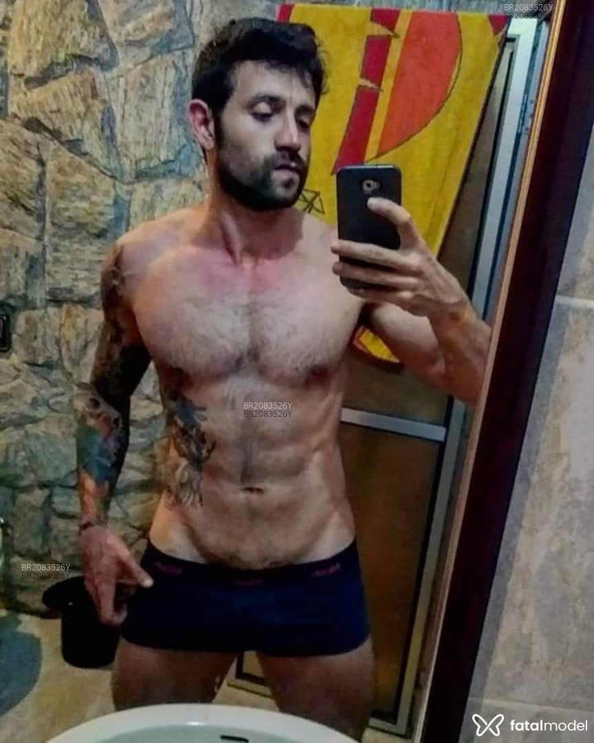 Acompanhante homem com cabelo castanho de olhos castanhos em São Paulo Acompanhante homem com cabelo castanho de olhos castanhos em São Paulo - Carlos Rafael