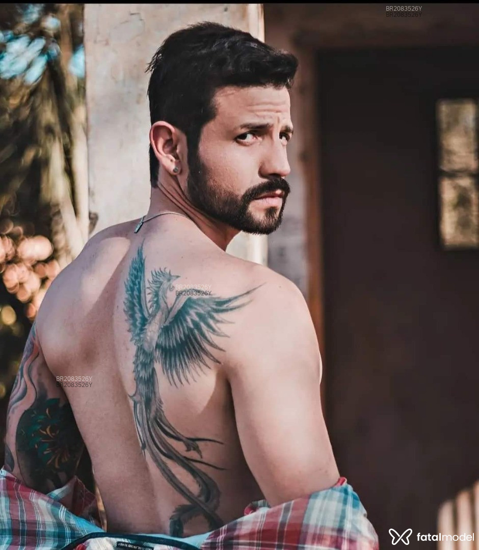 Acompanhante homem com cabelo castanho de olhos castanhos em São Paulo Acompanhante homem com cabelo castanho de olhos castanhos em São Paulo - Carlos Rafael