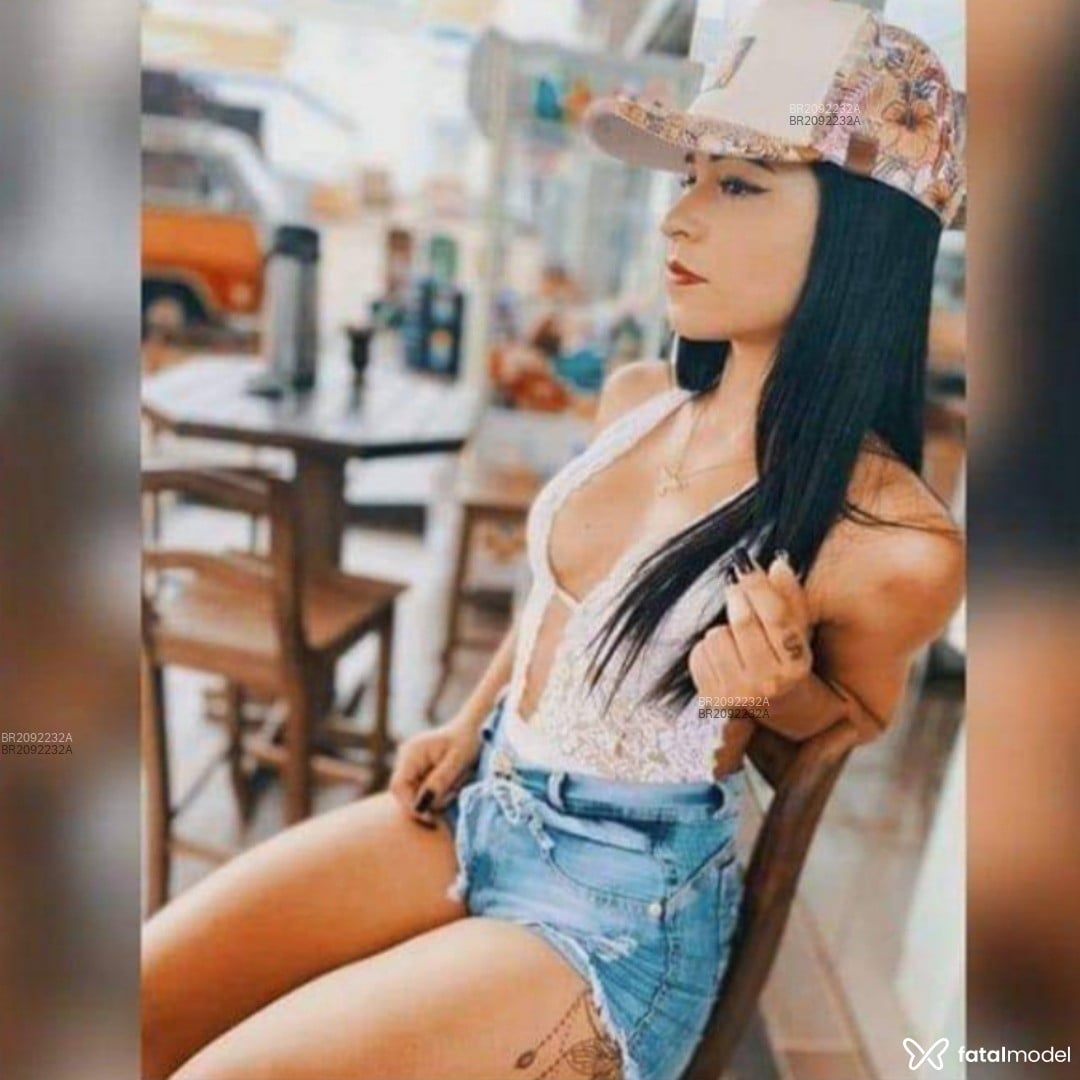 Acompanhante mulher morena (o) de olhos castanhos em Araranguá - Flávia