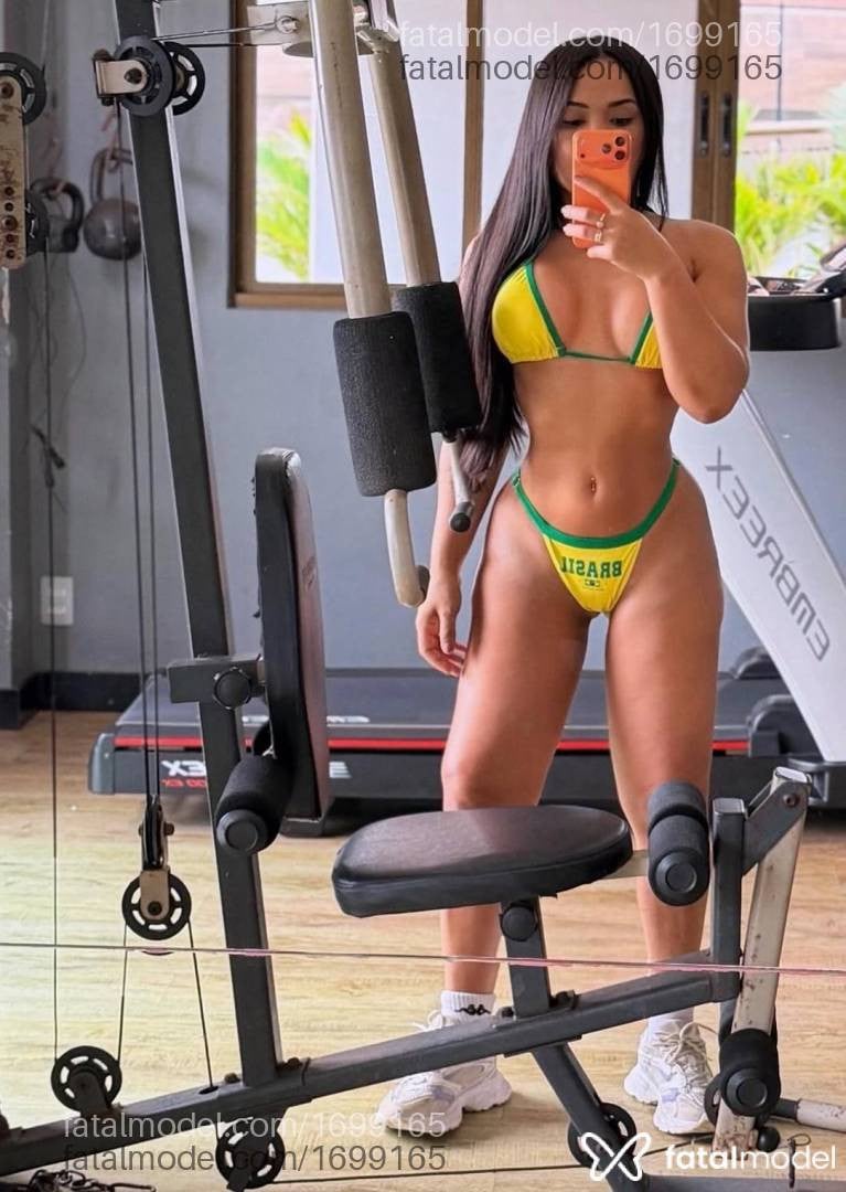 Acompanhante mulher morena (o) de olhos mel - Giullia
