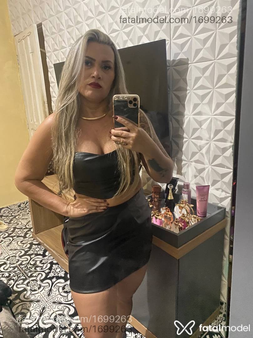 Acompanhante mulher loira (o) de olhos castanhos - Sofia