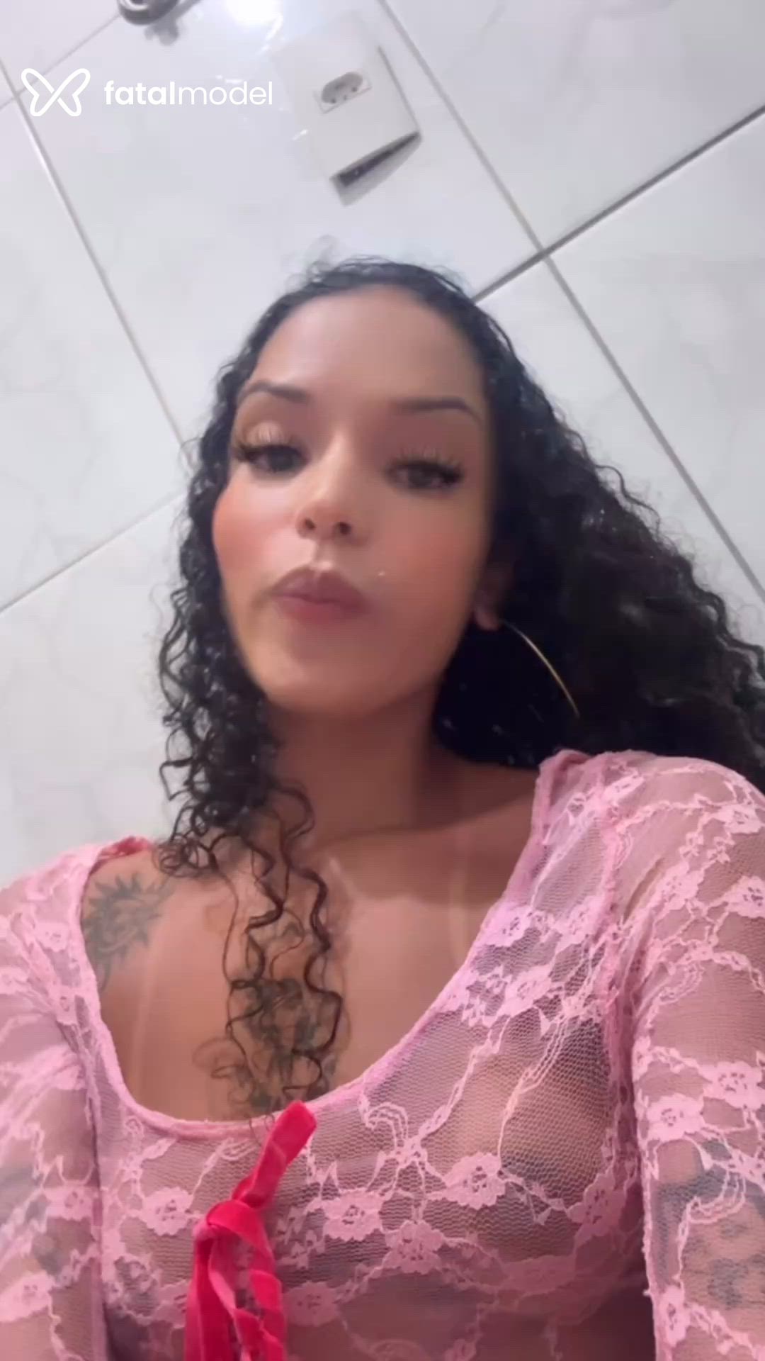 Acompanhante mulher trans morena (o) de olhos mel - Melina