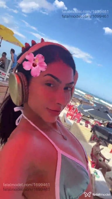 Acompanhante mulher morena (o) de olhos pretos em Curitiba Acompanhante mulher morena (o) de olhos pretos em Curitiba - Jade Lins
