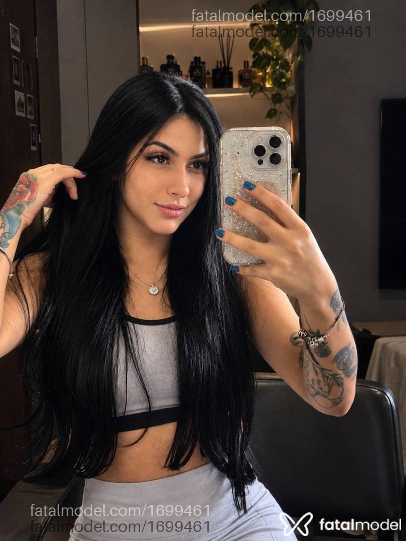 Acompanhante mulher morena (o) de olhos pretos - Laura Porter