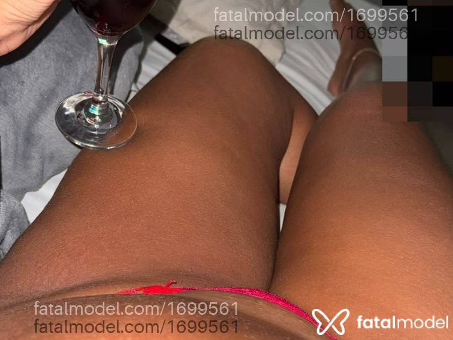 Acompanhante mulher com cabelo castanho de olhos castanhos - Samara