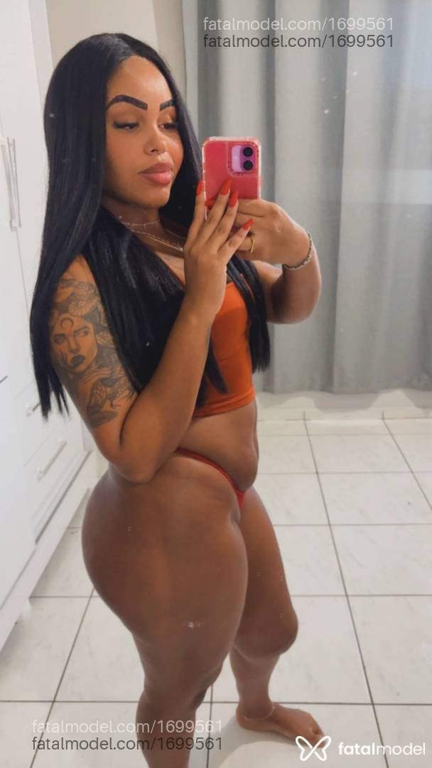 Acompanhante mulher com cabelo castanho de olhos castanhos - Samara