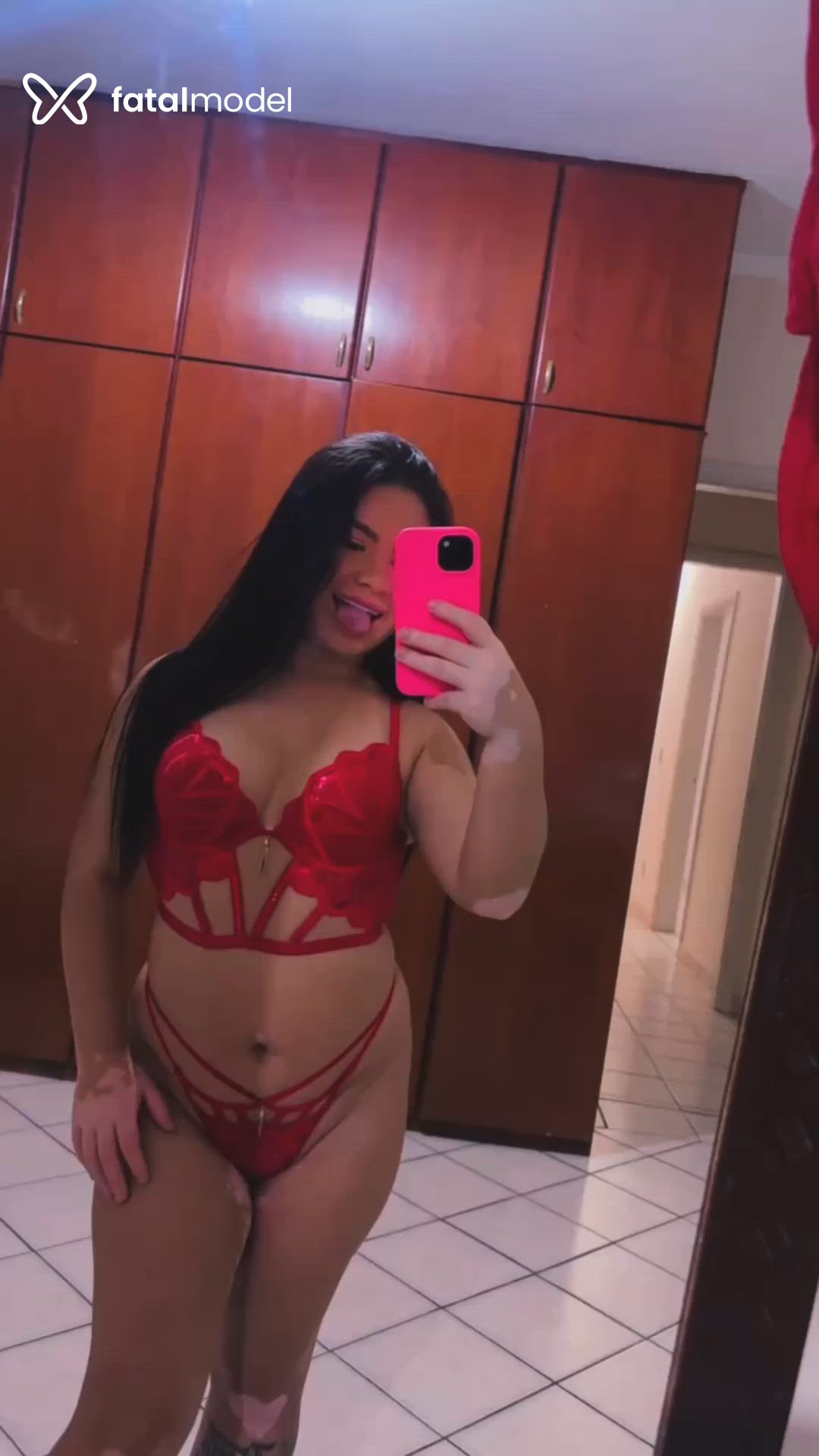 Acompanhante mulher morena (o) de olhos castanhos em Taubaté Acompanhante mulher morena (o) de olhos castanhos em Taubaté - Letícia