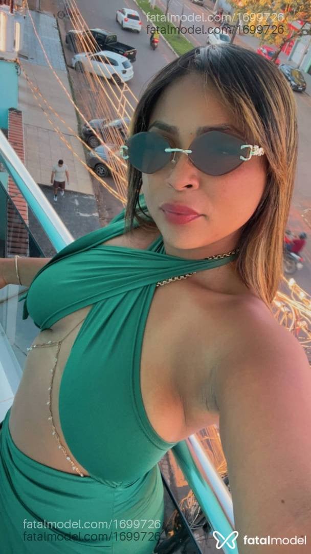 Acompanhante mulher com cabelo colorido de olhos castanhos - Juliany Castro