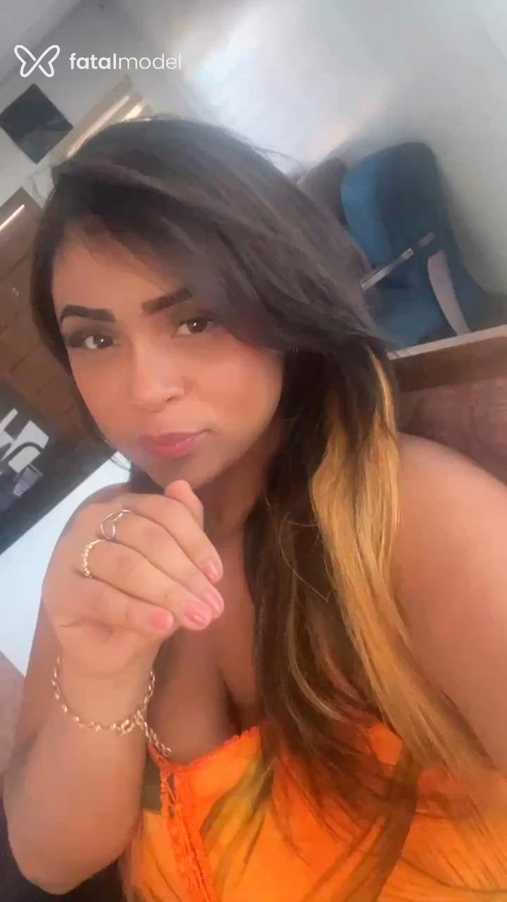 Acompanhante mulher com cabelo colorido de olhos castanhos em Itaituba Acompanhante mulher com cabelo colorido de olhos castanhos em Itaituba - Juliany Castro