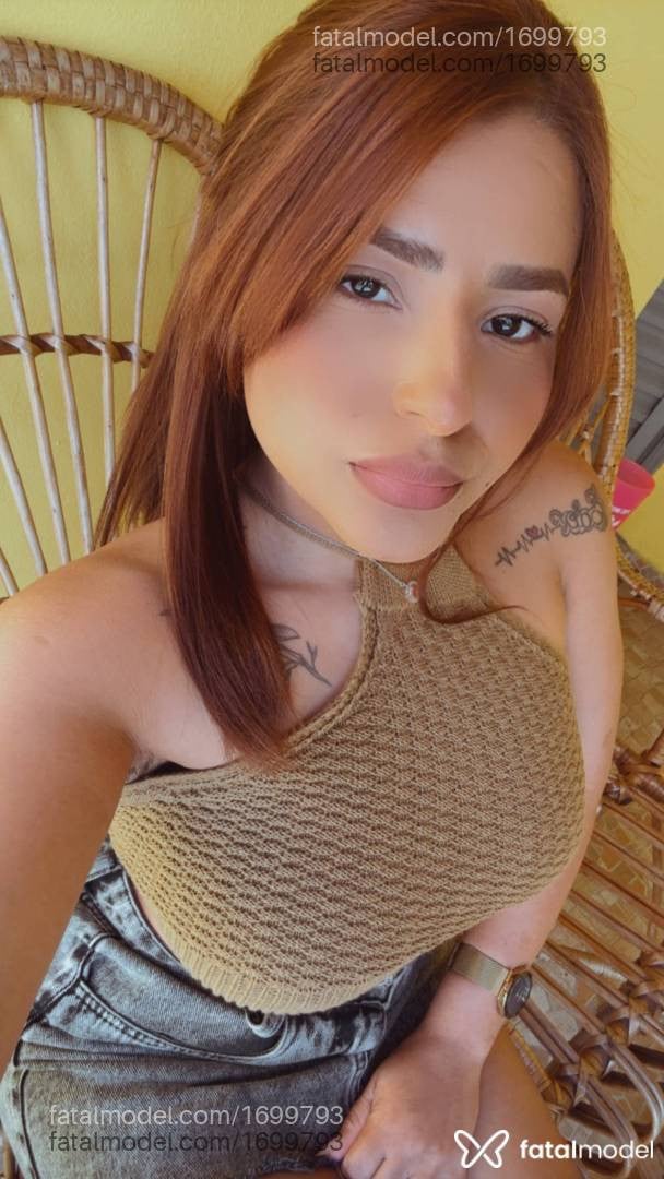 Acompanhante mulher ruiva (o) de olhos pretos - Brenda