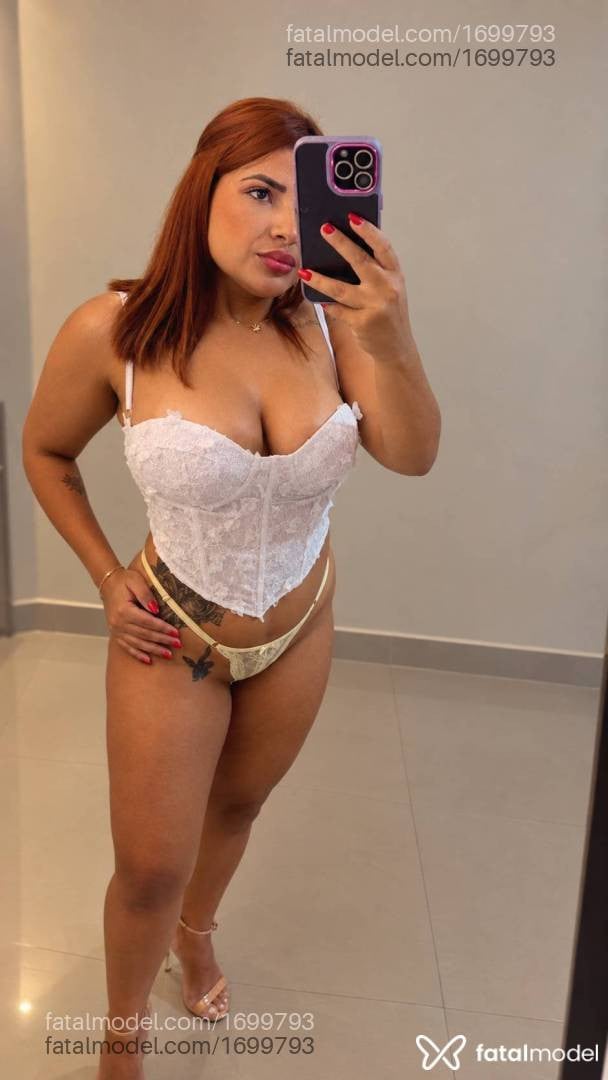 Acompanhante mulher ruiva (o) de olhos pretos - Brenda