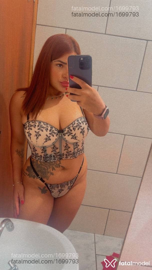 Acompanhante mulher ruiva (o) de olhos pretos - Brenda