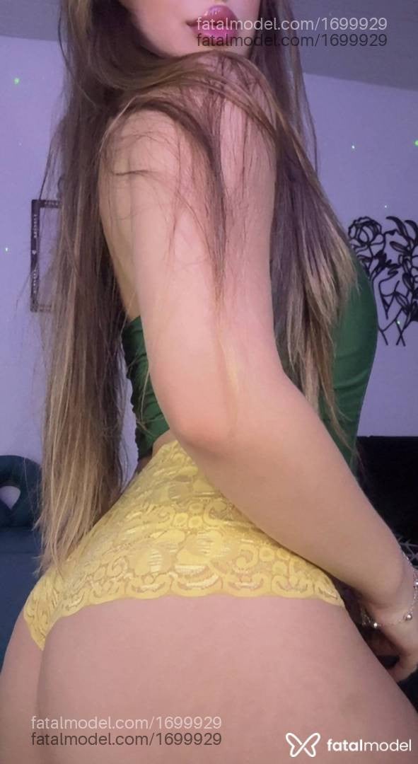 Acompanhante mulher com cabelo castanho de olhos castanhos em Caraguatatuba - Mel Oliveira